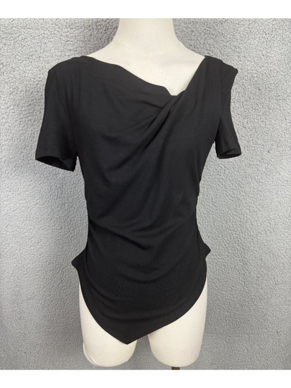 Zesica  Women's Short Sleeve Asymmetrical Hem Drape Top Black Size Small NWT's.
